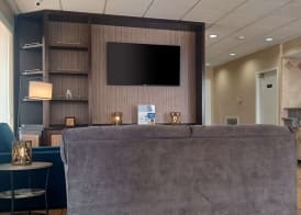 Quality Inn & Suites Airport 4