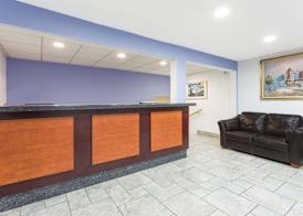 Super 8 by Wyndham Kenosha/Pleasant Prairie 2
