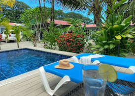 Rooms & Pool Macaws 4