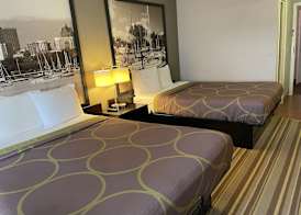 Delavan Inn and Suites 4