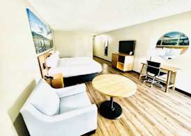 Days Inn by Wyndham Burleson Ft. Worth 3