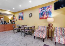 Econo Lodge Louisville Airport 4