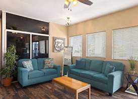 Ramada by Wyndham Kingman 3