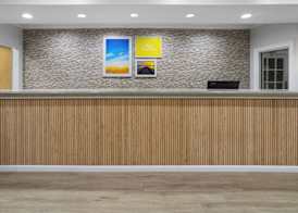 Days Inn by Wyndham Hinesville Near Fort Stewart, Newly Renovated, Free Hot Breakfast, Restaurant and Bar 2