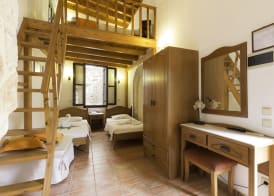 Camelot Traditional & Classic Hotel 3