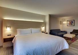 Holiday Inn Express & Suites CEDAR RAPIDS-I-380 @ 33RD AVE by IHG 3