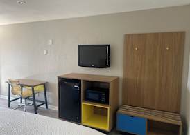 Days Inn by Wyndham Hemet 3
