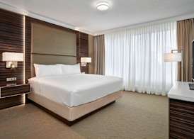 Delta Hotels by Marriott Edmonton Centre Suites 5