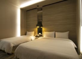 East Dragon Hotel 5