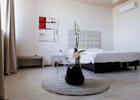 Queen Hotel 2