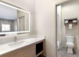 Clarion Pointe Spring - Houston North 5
