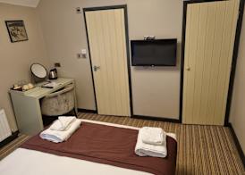 The Red Lion Hotel 2