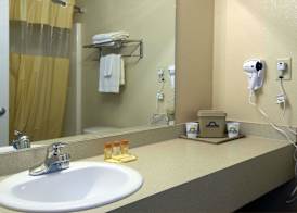 Days Inn by Wyndham Centre 5
