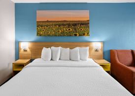 Days Inn & Suites by Wyndham Northwest Indianapolis 5