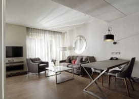 Holiday Suites 4