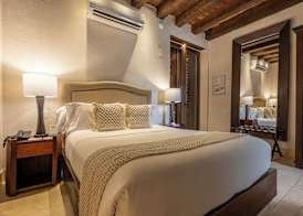 Ananda Hotel Boutique 4