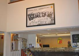 Super 8 by Wyndham Germantown/Milwaukee 2