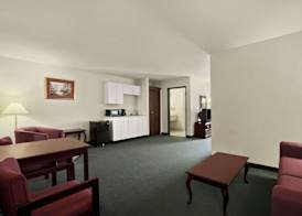 Days Inn & Suites by Wyndham Romeoville 3