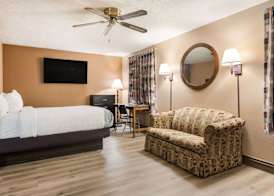 Econo Lodge Selmer 5