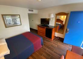 Travelodge by Wyndham Grand Rapids North 2