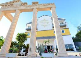 Q Ella Beach Hotel 4