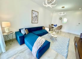 NEW Bright and Luxurious 2bds in Rd Malaga B10 3