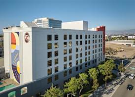 Hotel Zessa Orange County Airport, a DoubleTree by Hilton 3