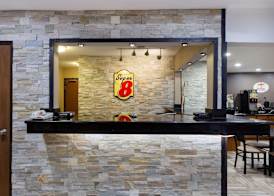 Super 8 by Wyndham Decorah 2