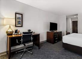 Comfort Inn & Suites near Tinley Park Amphitheater 5