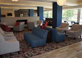 La Quinta Inn and Suites by Wyndham Bloomington 3