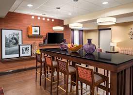 Hampton Inn Belle Vernon 5