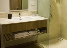 Avanti Hotel 3