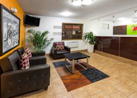 Super 8 by Wyndham Dubuque 2