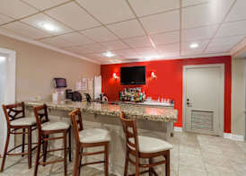 Ramada by Wyndham New Iberia 2