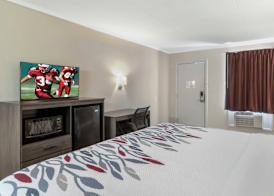 Red Roof Inn Manchester, TN 5