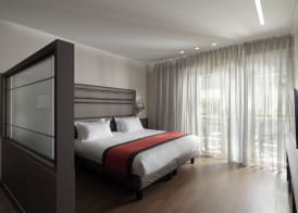 Holiday Suites 5