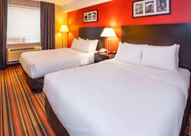 Comfort Hotel & Suites 4