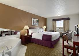 Ramada by Wyndham Red Deer Hotel & Suites 5