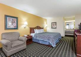 Days Inn & Suites by Wyndham Warner Robins Near Robins AFB 3