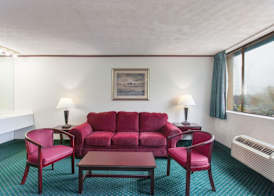 Schenectady Inn & Suites 4
