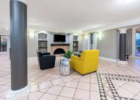 Super 8 by Wyndham The Woodlands North 2