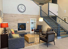 Country Inn & Suites by Radisson, Nevada, MO 2