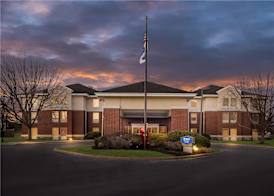 Hampton Inn & Suites Newtown 3