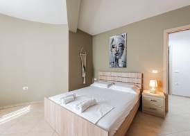 Kondo Stays - City Center Apartments 4