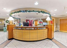 La Quinta Inn & Suites by Wyndham Boston Somerville 4