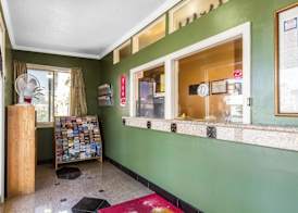 Econo Lodge 4