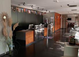 One Hotel & Restaurant 5
