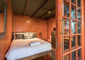 Knysna Lodge - Self Catering Unit with Woodfired Hot Tub 5