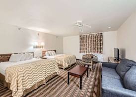 Travelodge by Wyndham Longmont 4