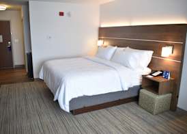 Holiday Inn Express & Suites BOSTON SOUTH - RANDOLPH by IHG 2
